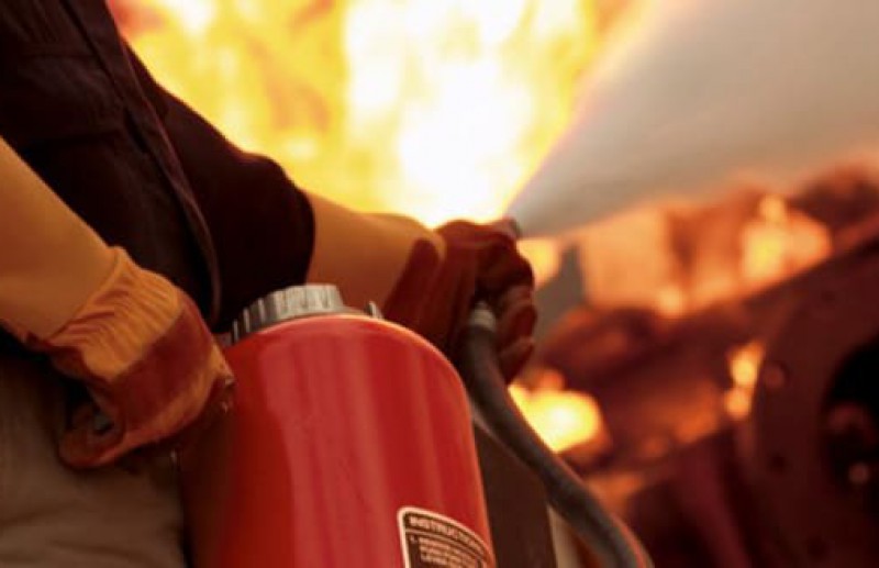 What is the Difference Between Water and Dry Chemical Fire Extinguishers?