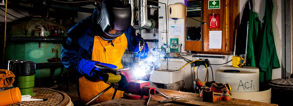 Welding Apron with Sleeves: Essential Protective Gear for Welders